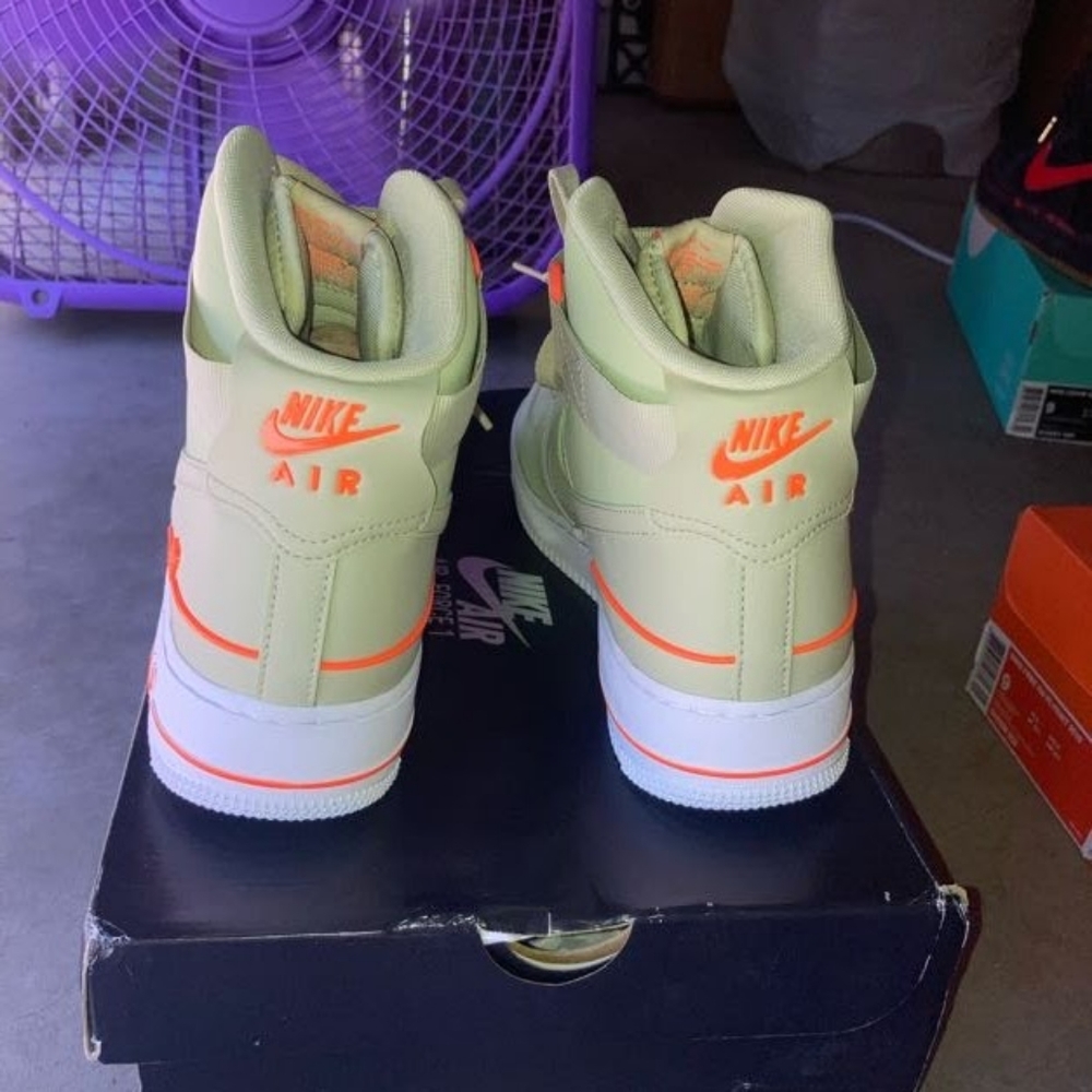 Nike - Picture 6 of 12